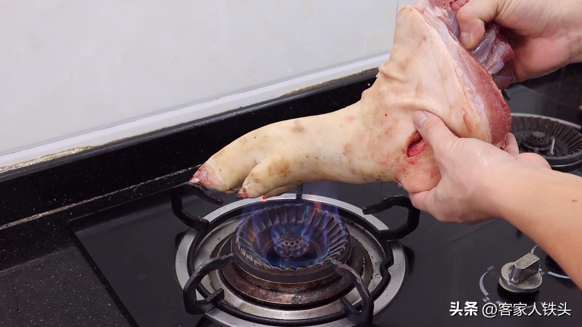 客家干鱿鱼焖猪脚,客家干蒸猪脚