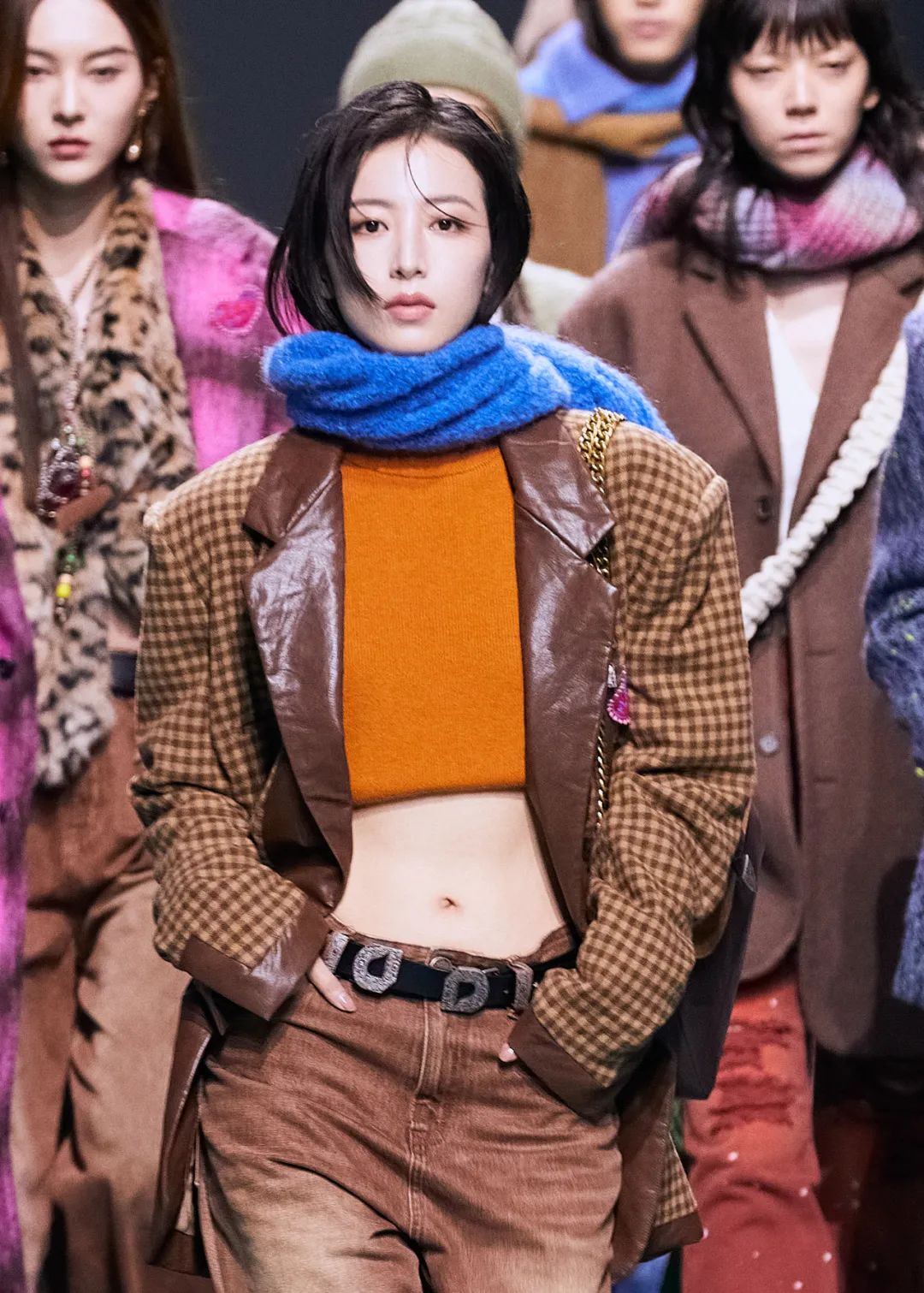 周雨彤经典穿搭,周雨彤最新穿搭