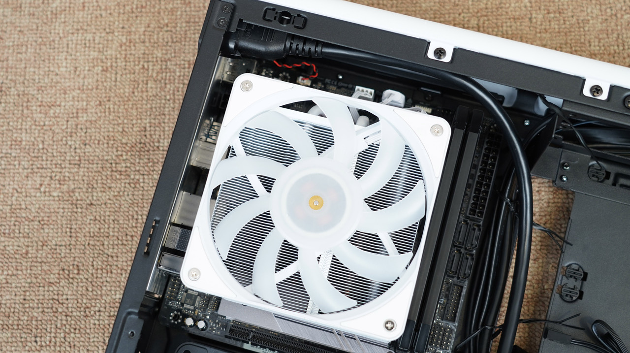 我骗媳妇说这是大号路由器，偷偷打造了一台高颜值ITX主机