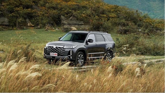 长安unik对比长安cs95plus,长安cs95plus跟哈弗h9越野对比