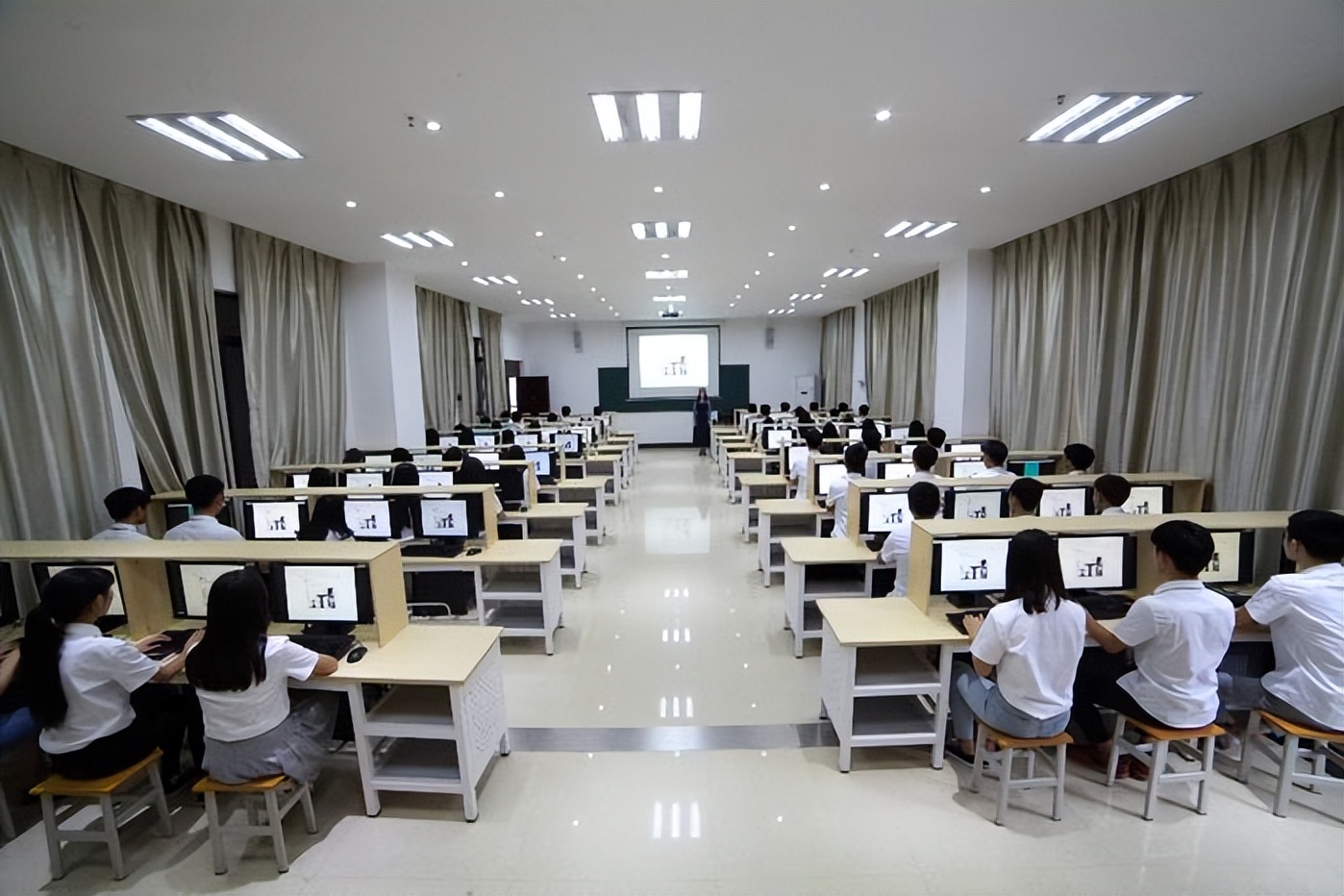 技校电子商务专业视频,在技校电子商务的专业有哪些