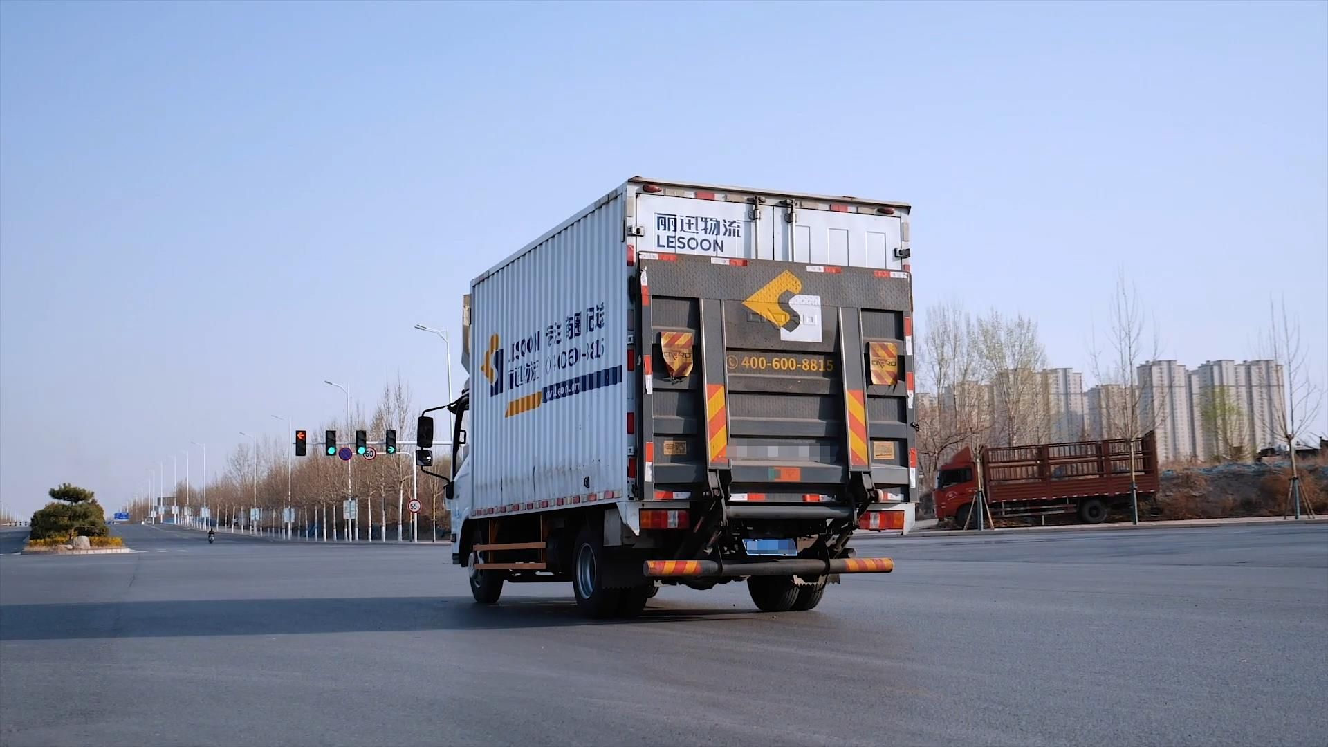 每一辆都是高品质!江西五十铃翼放轻卡助力服装运输车队高创收