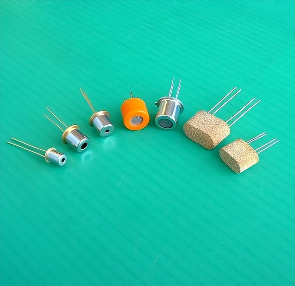 微观奇迹！电化学与纳米技术在传感应用方面的协同进展综述