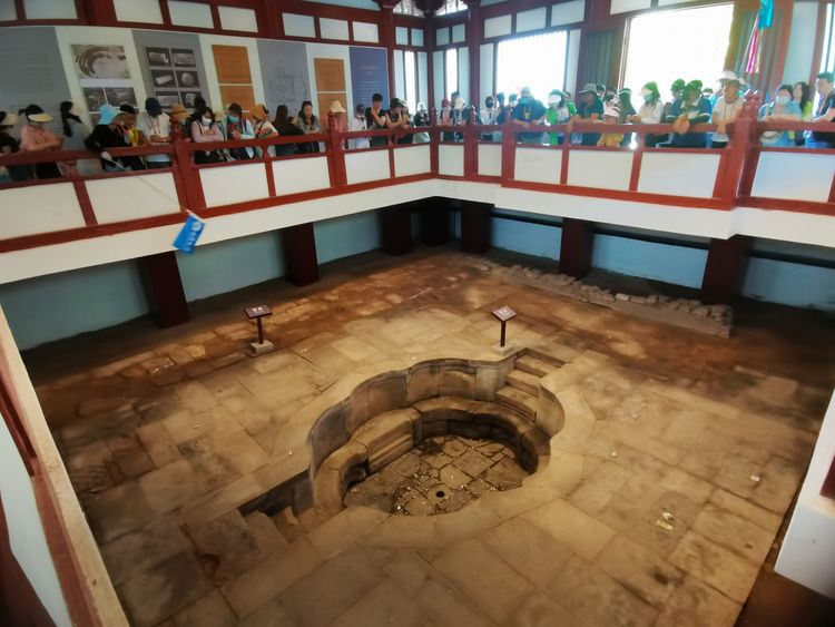 华清池温泉源头,天下第一泉华清池