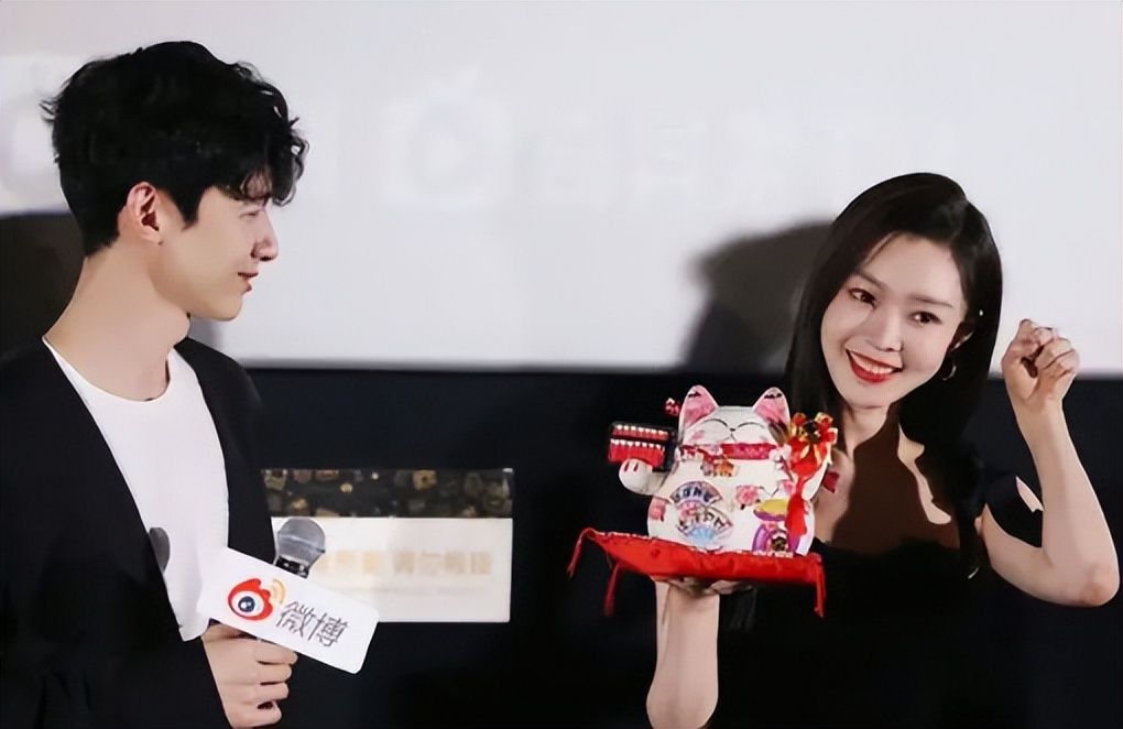 白敬亭宋轶互动好甜,白敬亭宋轶情侣见面会