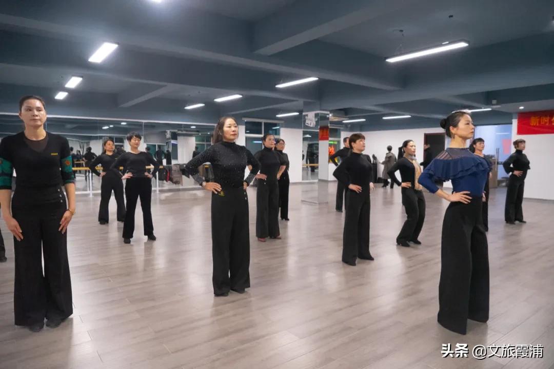 华丽舞蹈培训营,高贵典雅国标舞华尔兹交谊舞教学