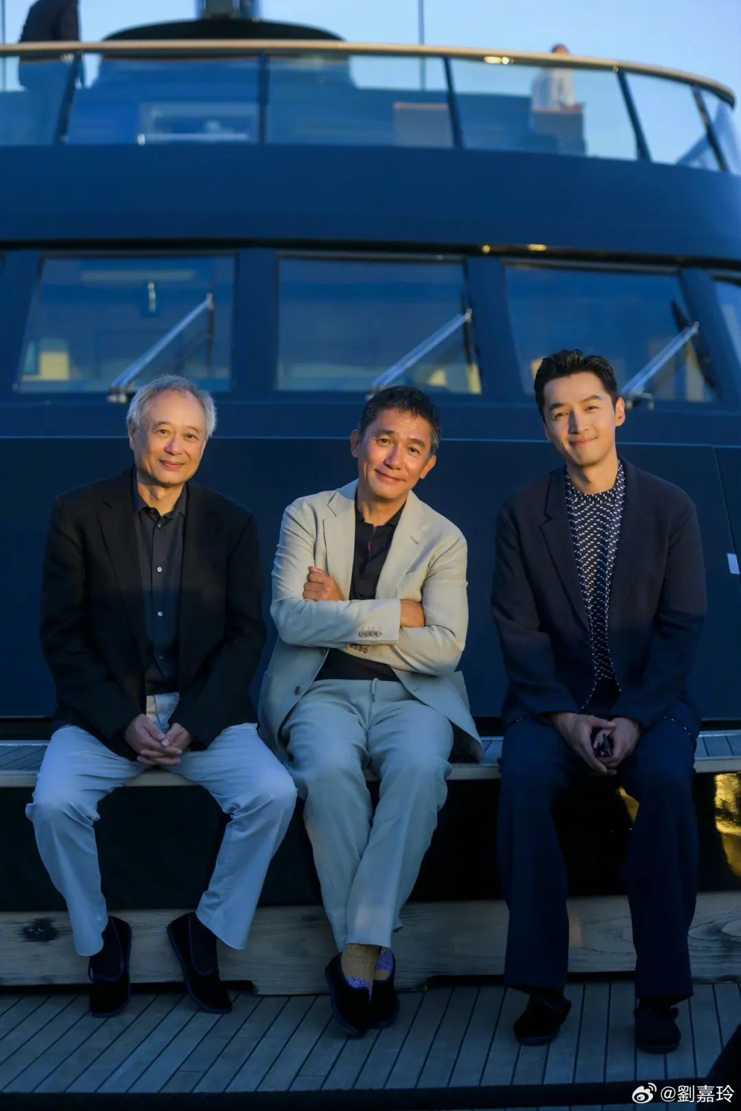 刘嘉玲与梁朝伟恩爱合照穿小香风,刘嘉玲梁朝伟红毯动图