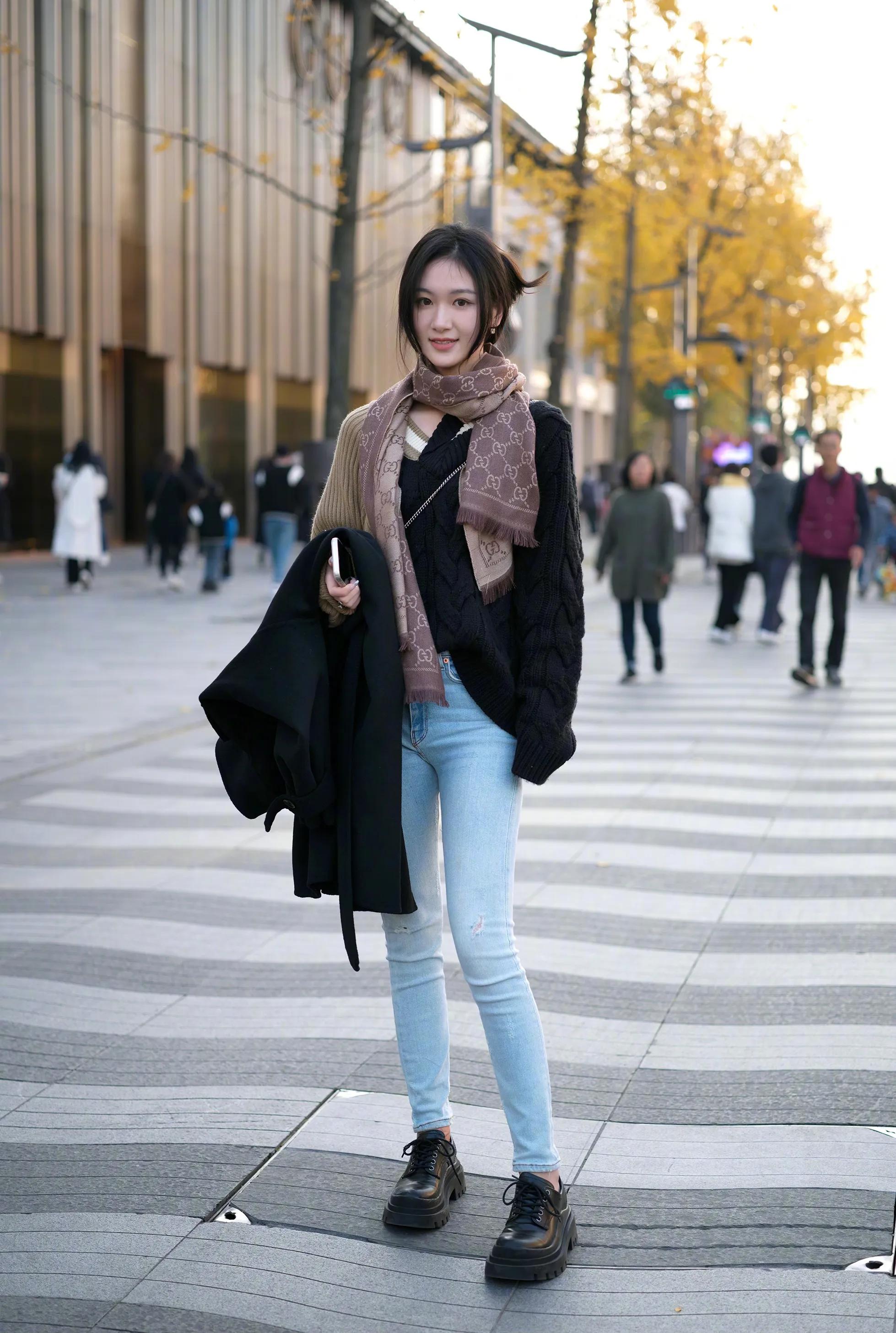 看街拍穿搭推荐,fendi围巾搭配lv