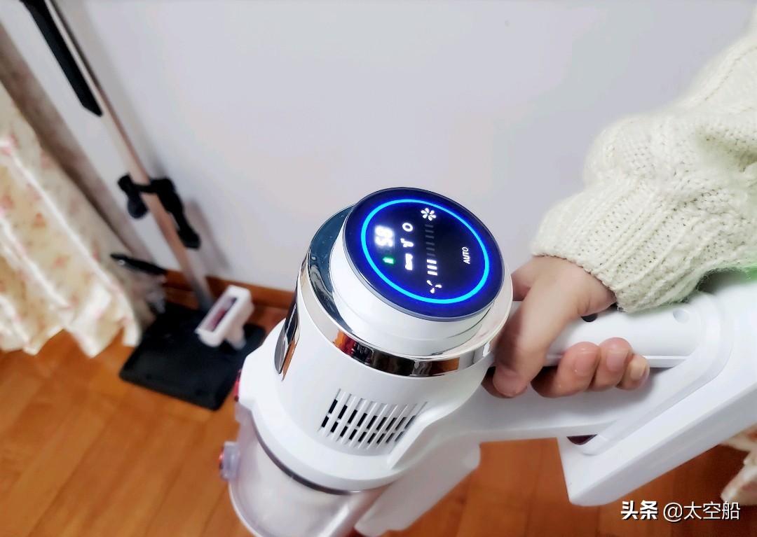 戴森吸尘器和斐纳吸尘器哪个好,斐纳吸尘器测评