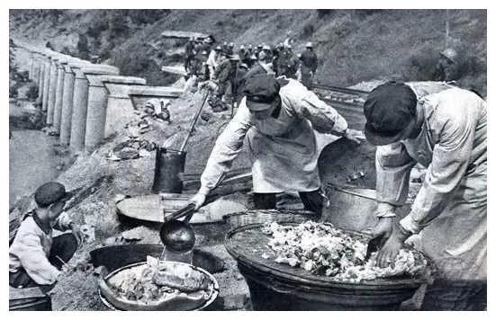 新兵入伍离别坐火车去部队记录,新兵入营四十多天的感受