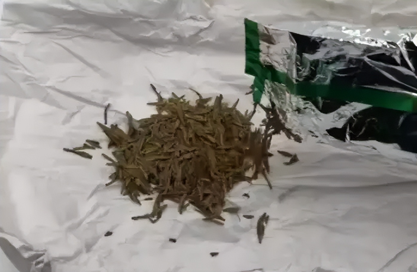 买鞋时，鞋子里“那团纸”不要扔！很多人不懂，难怪鞋子有臭味