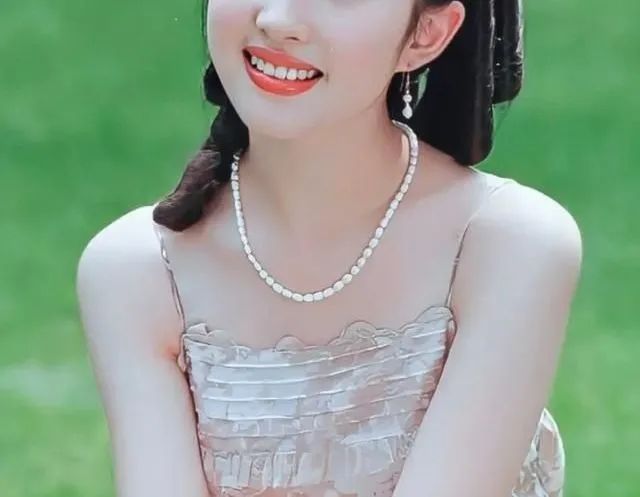 关之琳将拍卖私藏珠宝做慈善,关之琳拍卖51件私人珠宝真假