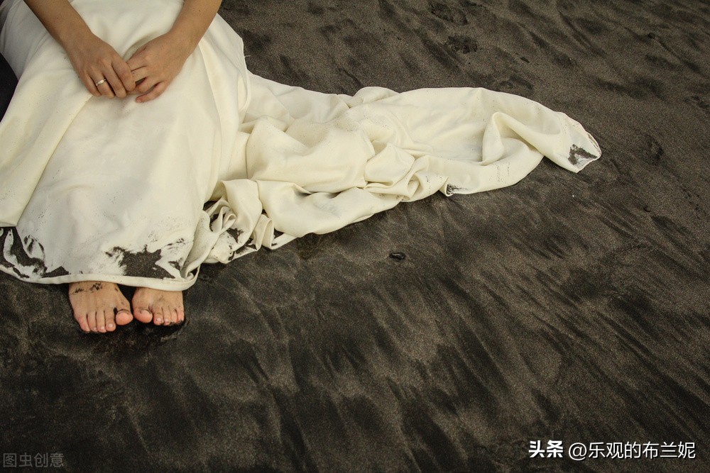 与丈夫结婚21年却发现世上无此人,女子与丈夫相恋11年意外发现出轨