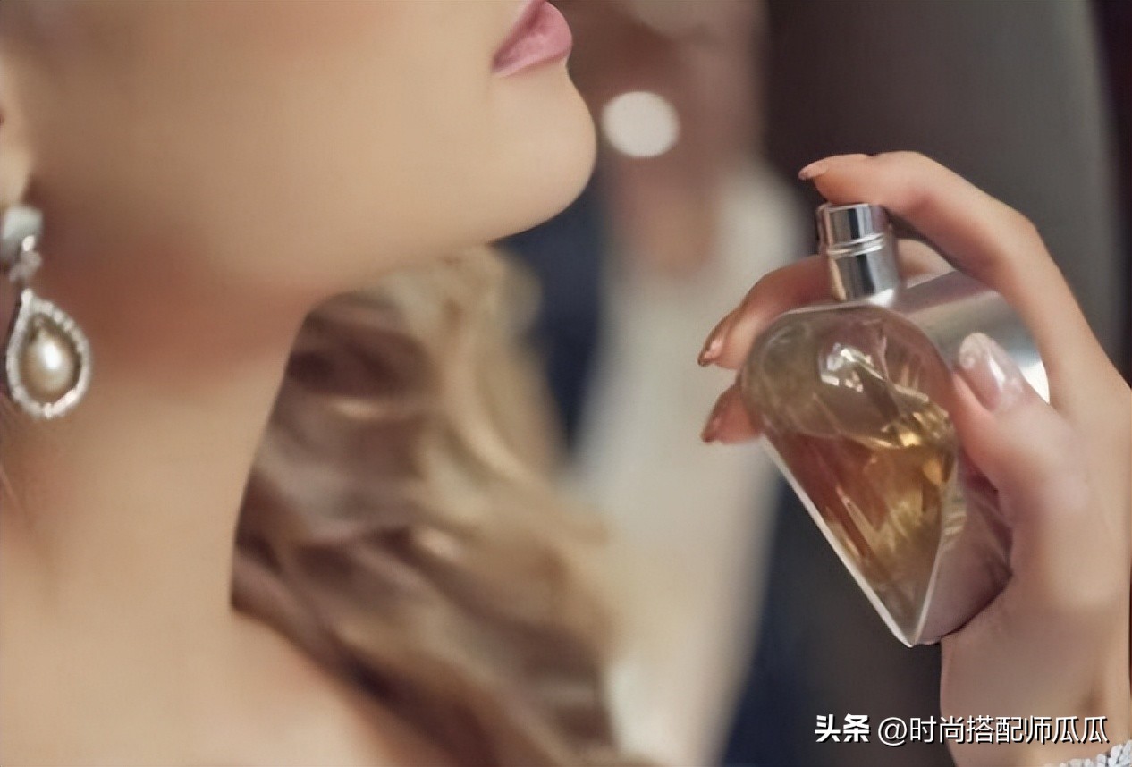 女人喷香水不好闻,女人开始喷香水说明什么原因