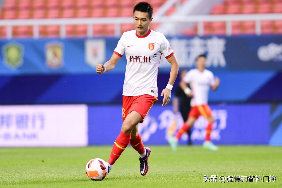 6场4球！22岁中锋包办球队全部进球，身高1米86，有望入选国足