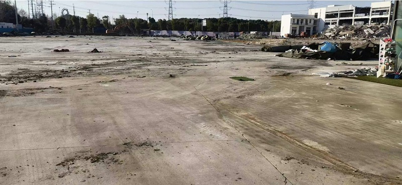 翻新一个50平的房子要多少钱,翻新8人制足球场需要多少钱