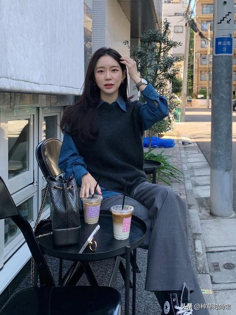韩国小姐姐冬日穿搭,拜托冬天穿短袖
