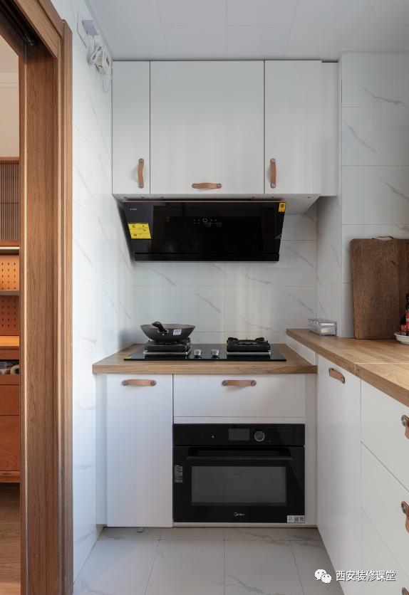 三室二厅简约大白墙原木,135平米大白墙原木风