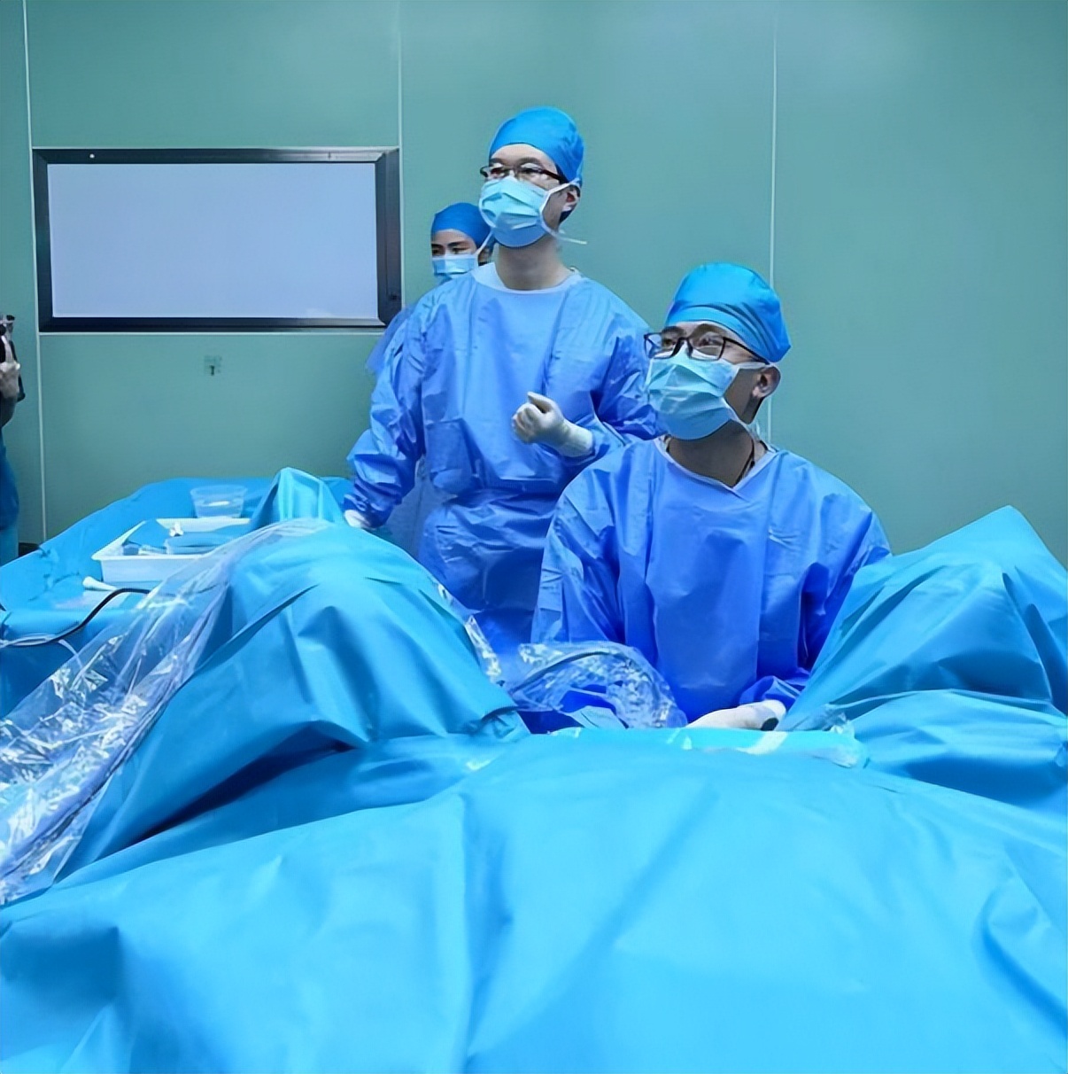 八旬成都大爷“下水道”堵了十多年！这项技术7分钟解决“男”言之隐