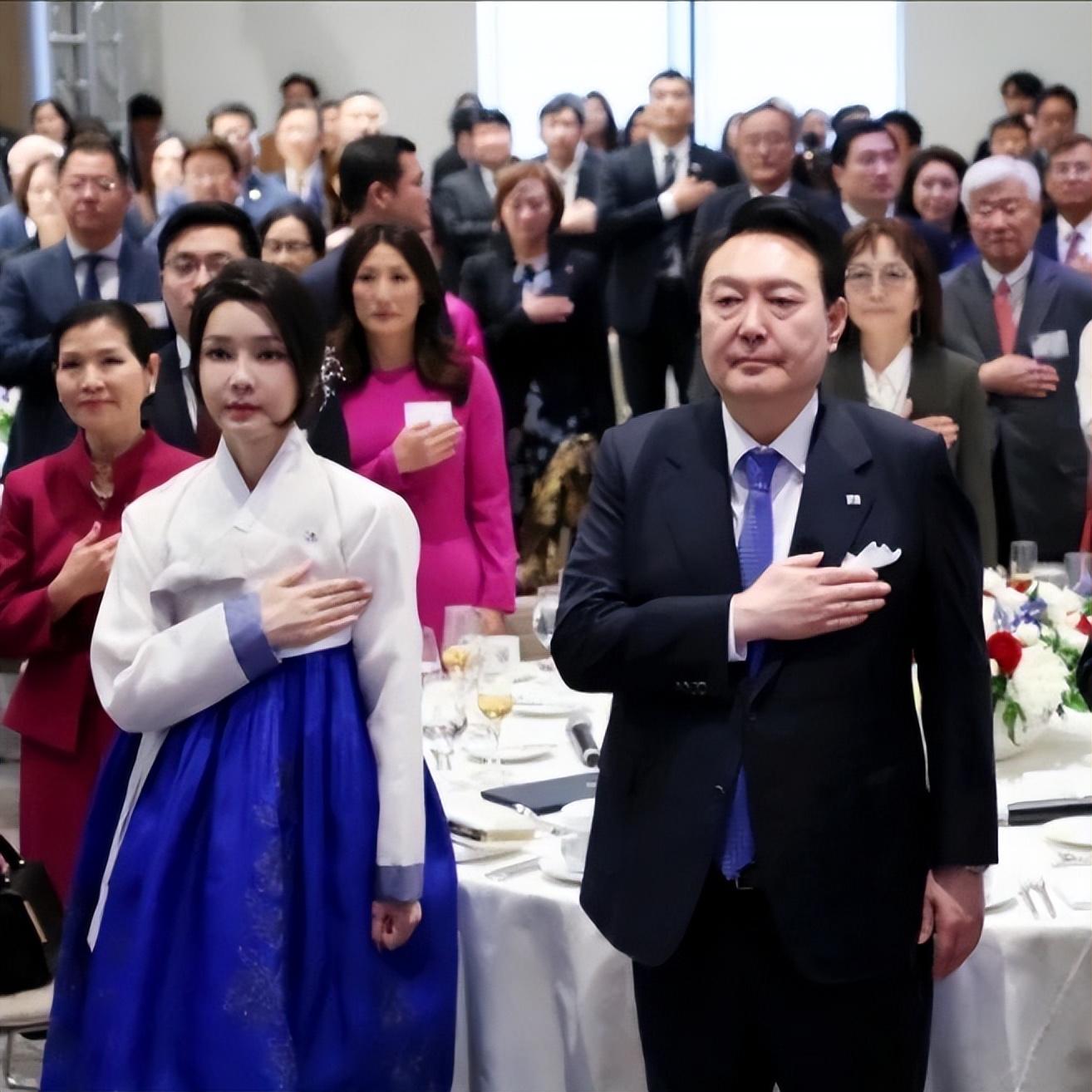 韩国总统夫人的时尚穿搭,韩国总统夫人金建熙穿搭同款