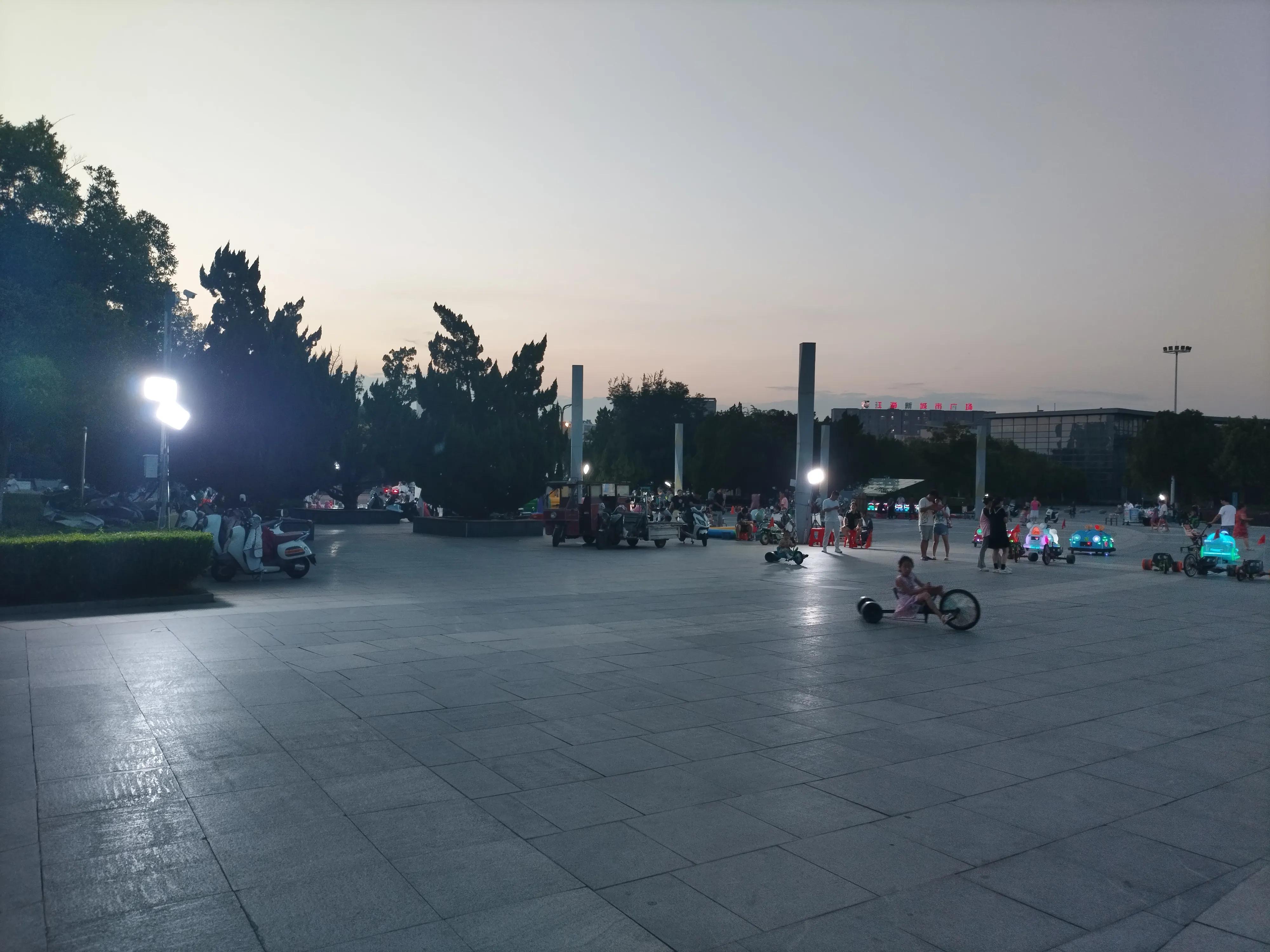 redminote13外观曝光,redminote13屏幕像素密度