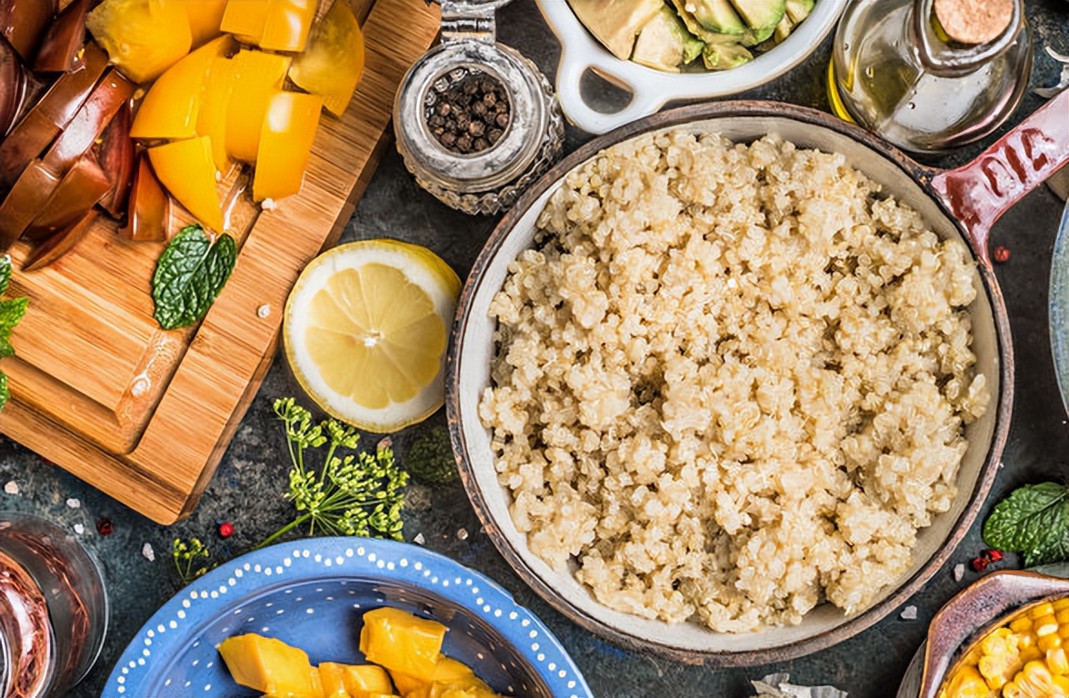 汤太咸除了加水还有其他什么办法,煮菜咸了怎么补救