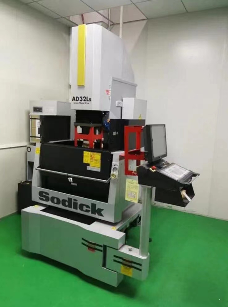 精密塑胶斜齿轮和螺旋齿轮的模具，为何选择采用火花机加工技术