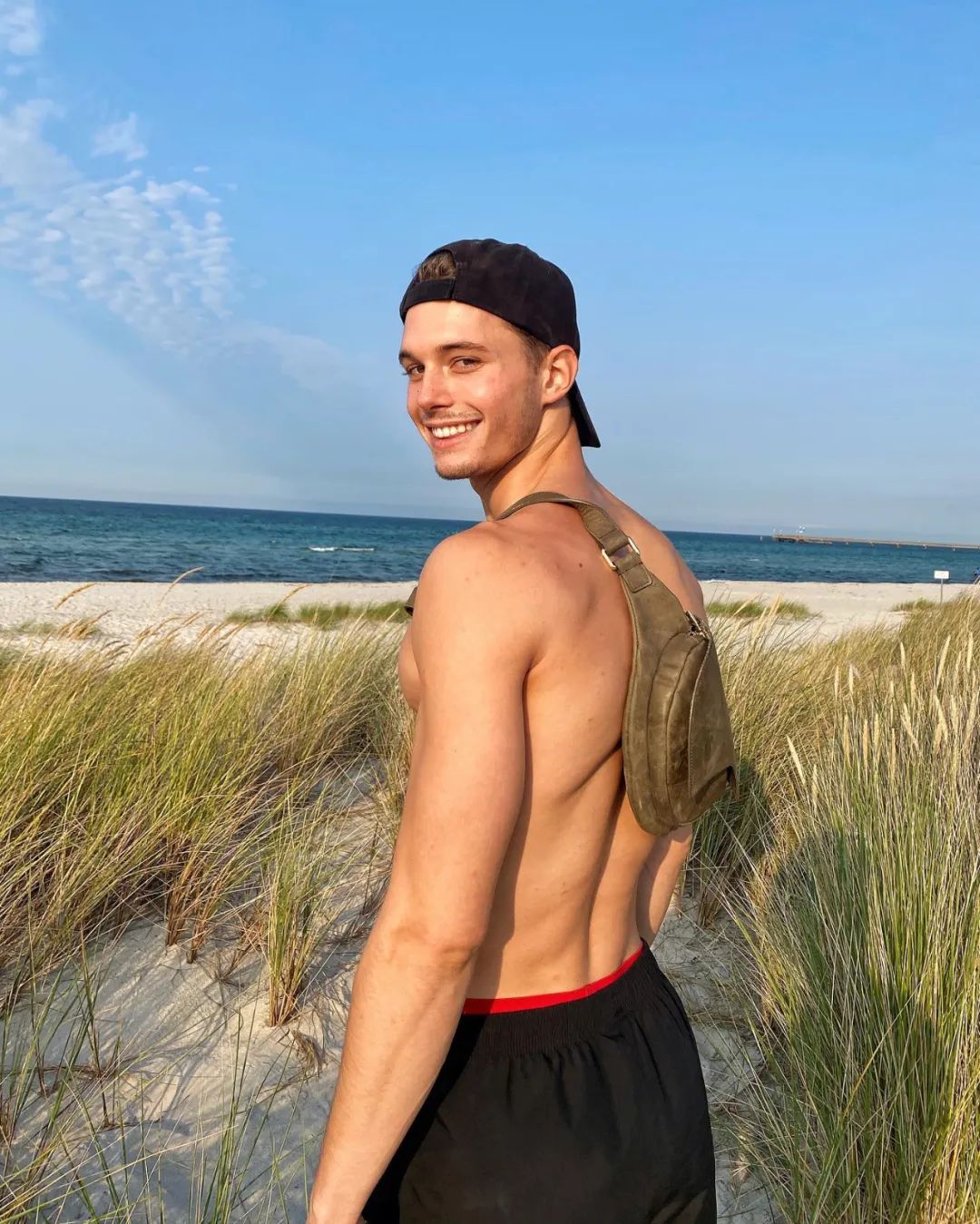 德国时尚男模特雅各布·约克斯特出镜EMPORIOARMANI*裤内**广告