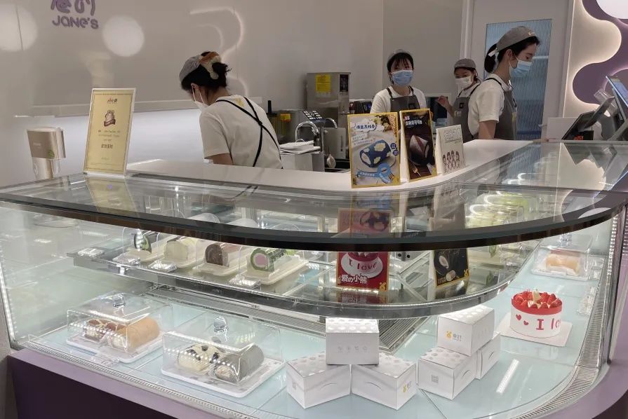 玫瑰蛋糕热卖，高甜节日烘焙业迎来节后首个“小阳春”