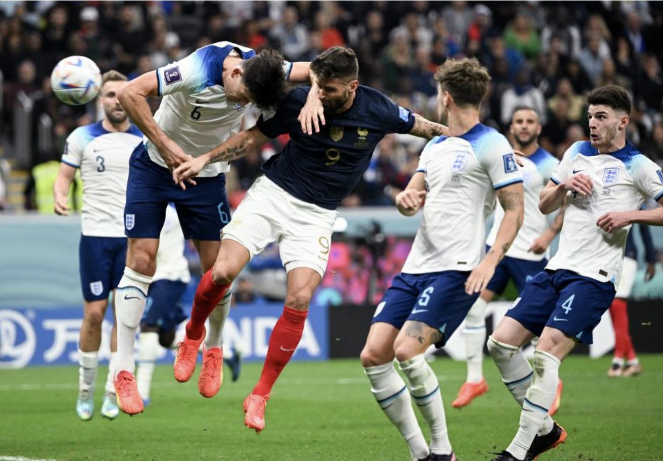 英格兰被裁判送进总决赛,凯恩点球罚丢英格兰反应