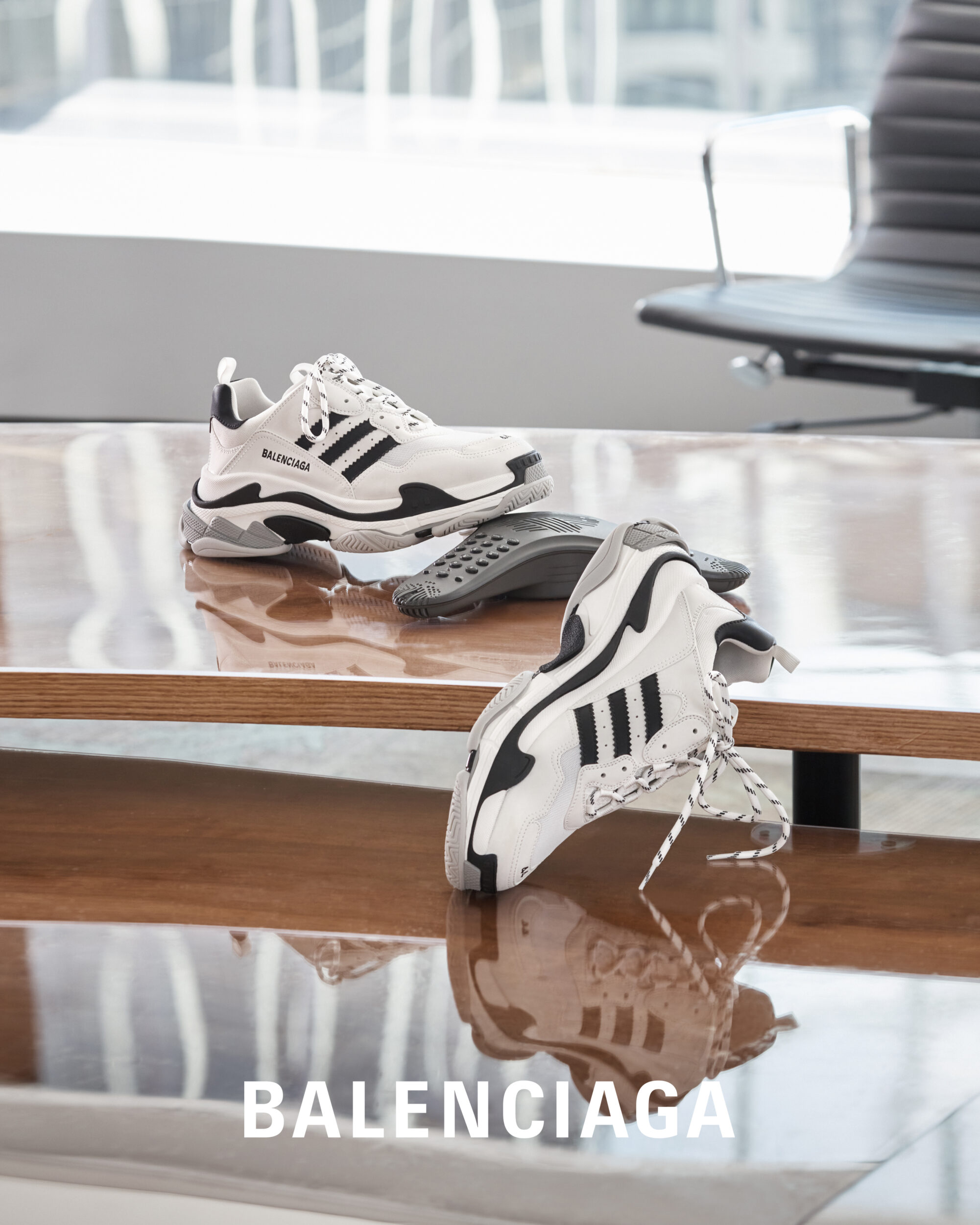 年末最受瞩目的联名！Balenciaga与adidas系列登场