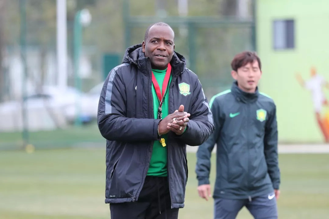 官宣，国安外籍主教练到位，重用7大U23新星+召回新援老将大清洗