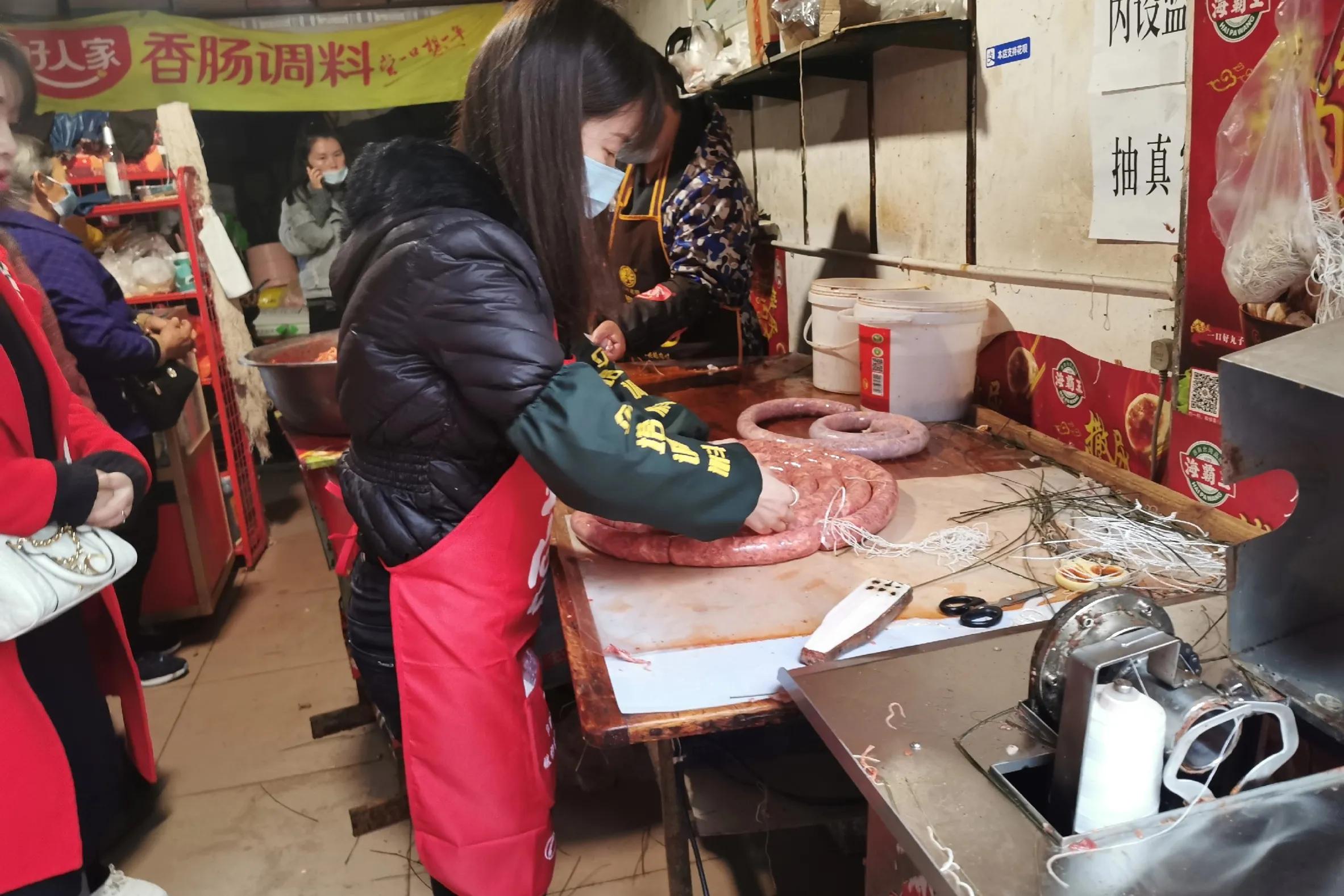 50岁男人身无分文,50岁的男人被老婆嫌弃赚钱少