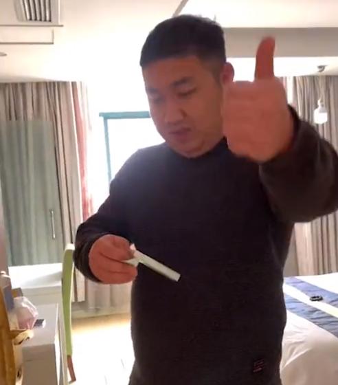 男子让外卖小哥买胃药结算方式,外卖员帮小哥买胃药原视频