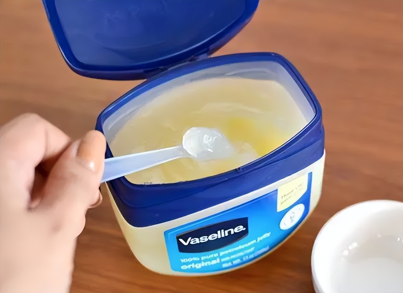 如何去颈纹不用颈纹霜,凡士林颈纹霜去除颈纹有效果吗