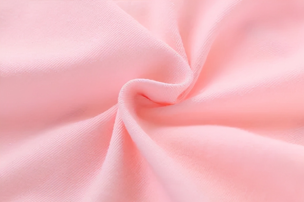 冬季皮肤干燥瘙痒起红疹,冬季皮肤干燥瘙痒涂什么药膏