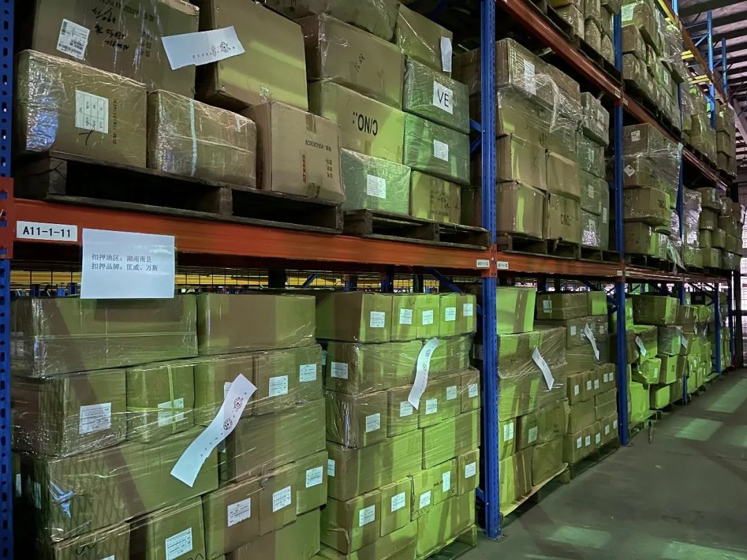 广州荔湾区假冒名牌鞋查处,山寨名牌鞋查获