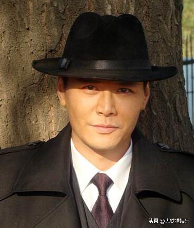 《雪豹》12年后男主凉了,女主退圈当霸总,“关系户”逆袭成顶流