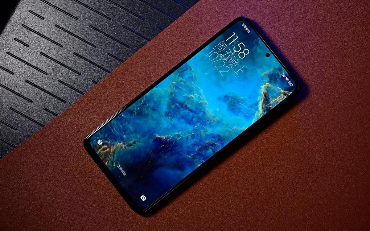 自己贴手机钢化膜注意哪些重点啊,手机贴钢化膜和不贴钢化膜测评