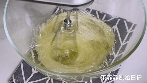 吃蛋糕卷别去外面买！自己做的料更足，香到舔手指