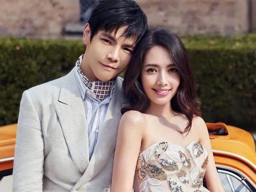 郭碧婷近照曝光巧遮掩孕肚,郭碧婷挺孕肚逛街甜蜜