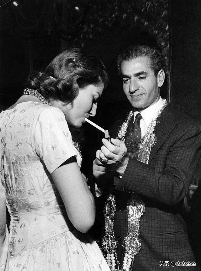 什么叫做真爱？因为无子被休弃的“真爱”，伊朗末代王后索拉娅