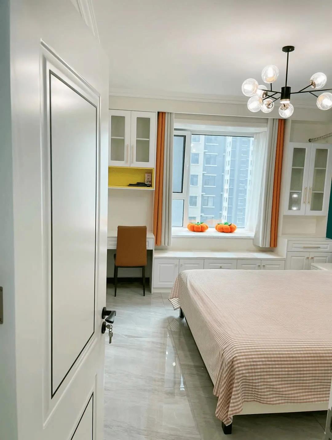 飘窗60公分独立书桌,20平方飘窗书桌一体效果图