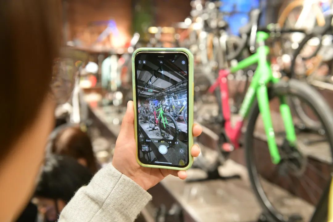 痴迷骑行的男人,骑行买自行车