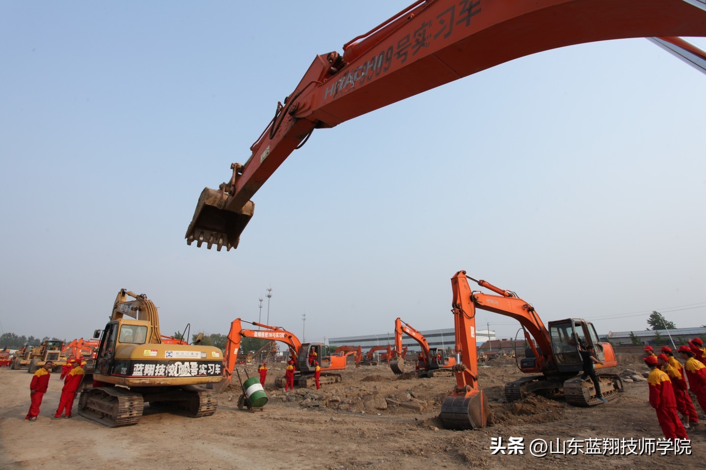 蓝翔学挖掘机要多久,去蓝翔学挖掘机需要多少钱
