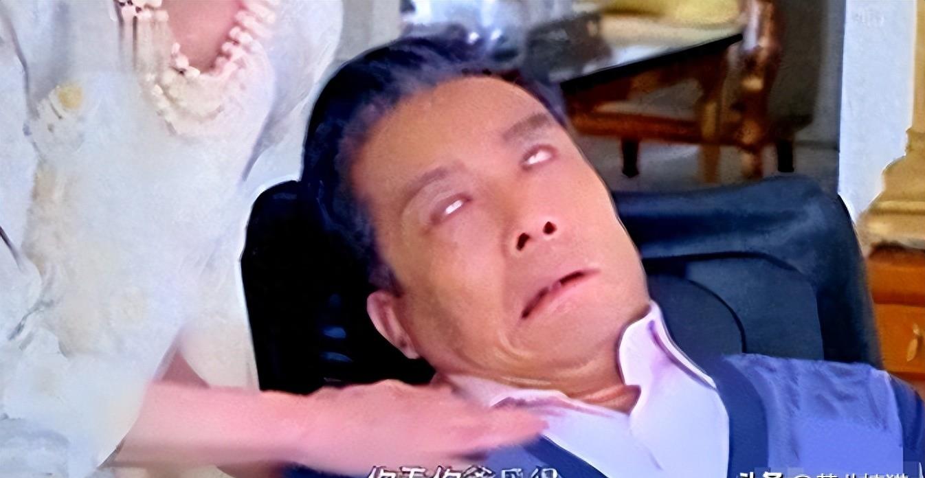 *绑捆**露大胸、台词乱来，这些“*辱侮**观众”的剧情，真把观众当傻子