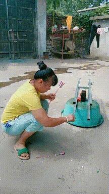 女朋友的房间里找到的工具,她说是手电筒,真以为我不懂吗?