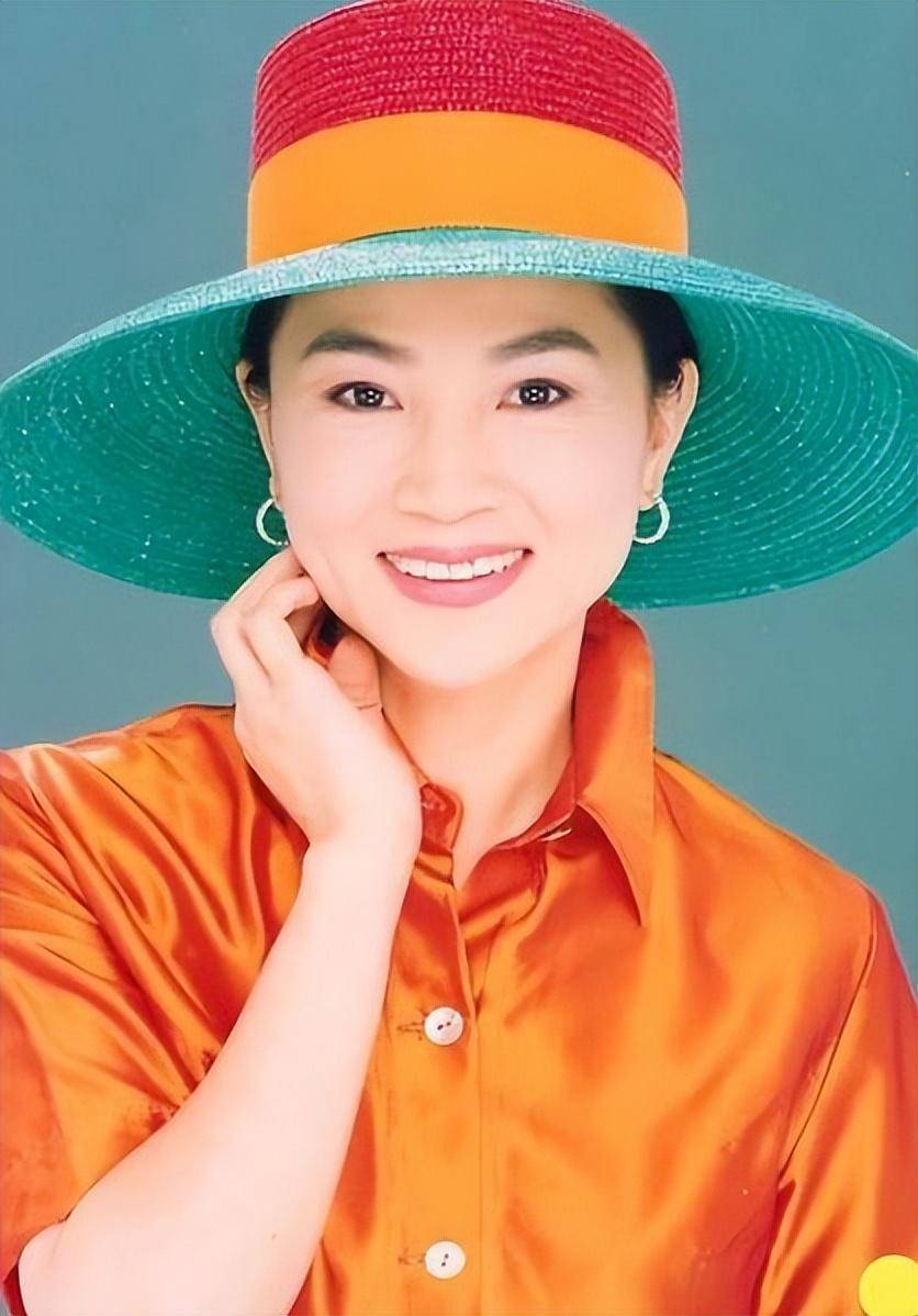 凤飞飞经典歌曲掌声响起来,凤飞飞经典歌曲月朦胧鸟朦胧