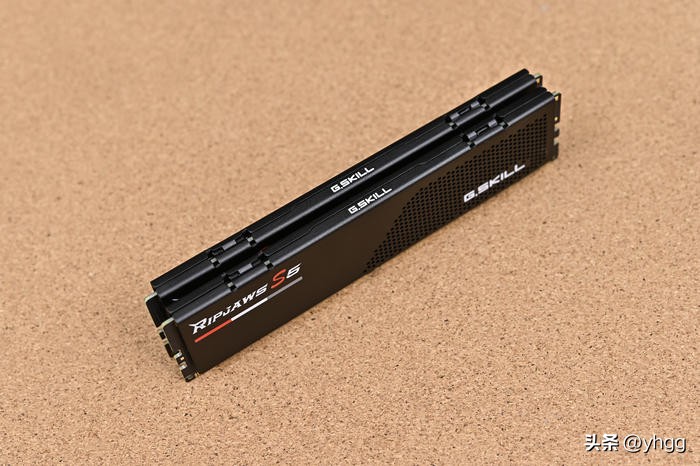 低调实用中塔——ROGZ690HERO+影驰4070Ti+银欣FARAB2装机展示