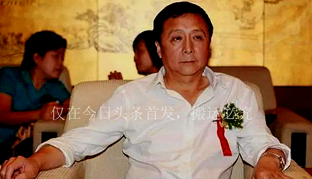 他18岁入伍,54岁升少将,父亲两度担任“二炮”司令员,上将军衔